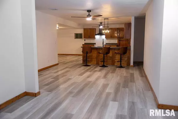 326 N MAIN ST, Xenia, IL 62899