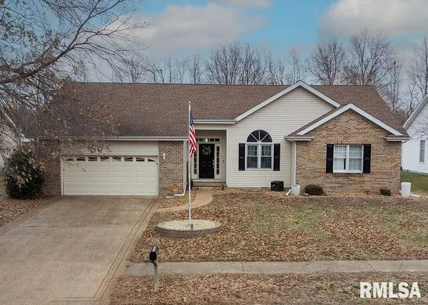 4328 Woodglen LN, Mt Vernon, IL 62864