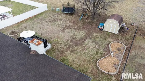 4328 Woodglen LN, Mt Vernon, IL 62864