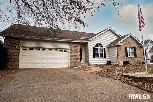 4328 Woodglen LN, Mt Vernon, IL 62864