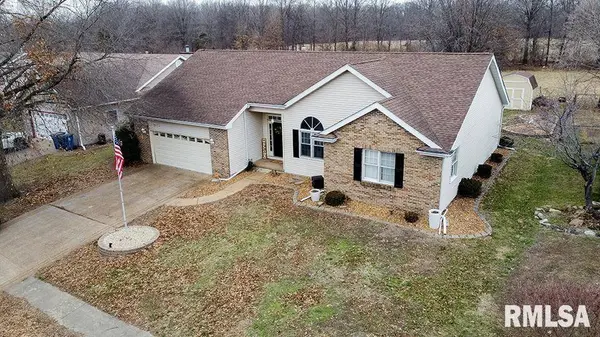 4328 Woodglen LN, Mt Vernon, IL 62864