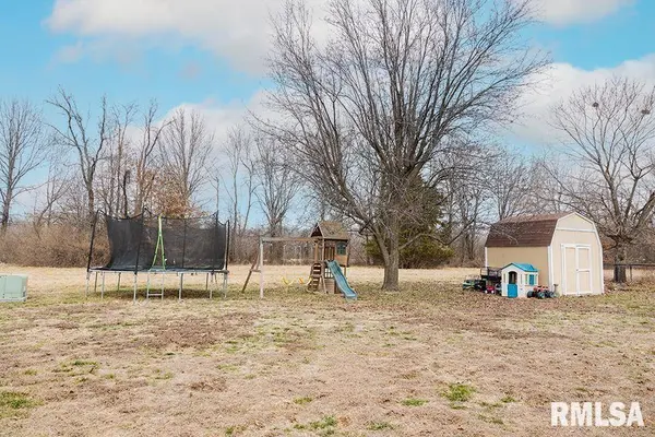 4328 Woodglen LN, Mt Vernon, IL 62864