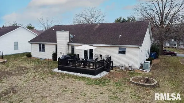 4328 Woodglen LN, Mt Vernon, IL 62864