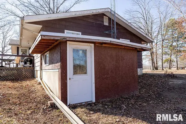 5840 McCarty RD, Kinmundy, IL 62854