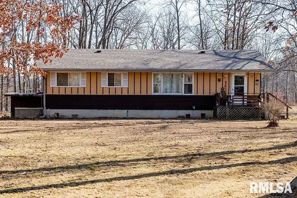 5840 McCarty RD, Kinmundy, IL 62854