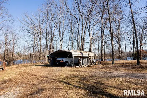 5840 McCarty RD, Kinmundy, IL 62854