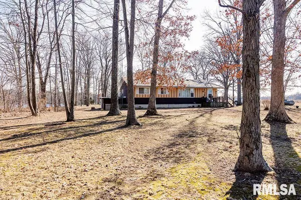 5840 McCarty RD, Kinmundy, IL 62854