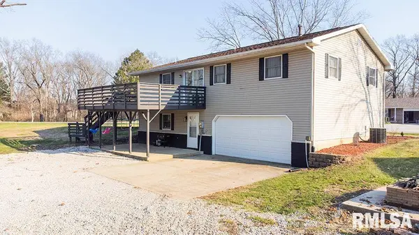 15047 N COLONY LN, Effingham, IL 62401