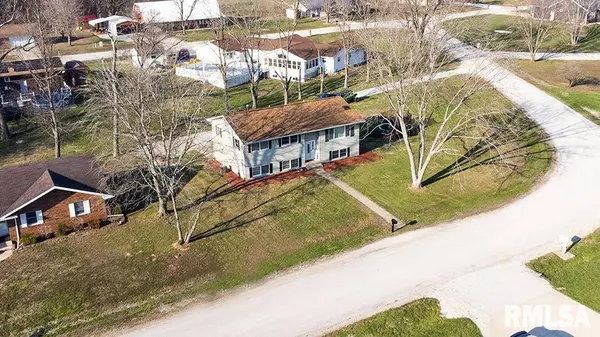 15047 N COLONY LN, Effingham, IL 62401