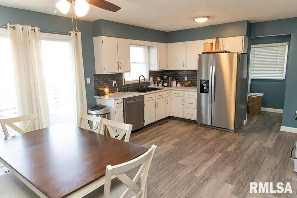 15047 N COLONY LN, Effingham, IL 62401