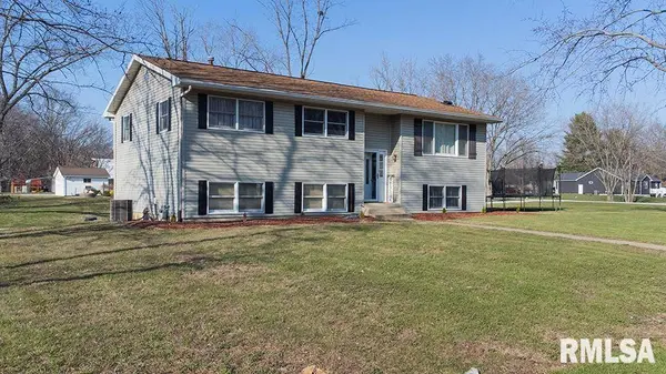 15047 N COLONY LN, Effingham, IL 62401