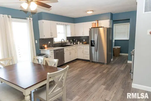 15047 N COLONY LN, Effingham, IL 62401