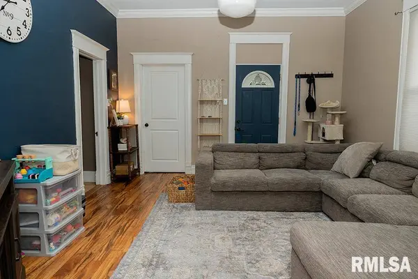 305 W CLARK AVE, Effingham, IL 62401