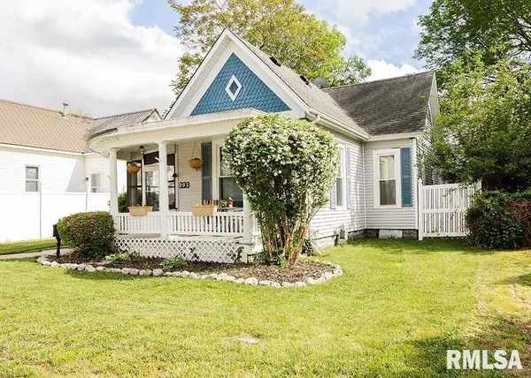 305 W CLARK AVE, Effingham, IL 62401