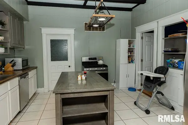 305 W CLARK AVE, Effingham, IL 62401