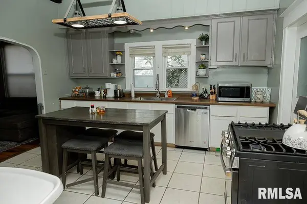 305 W CLARK AVE, Effingham, IL 62401