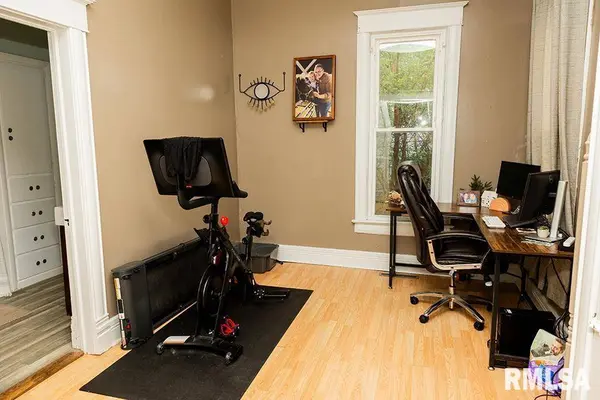 305 W CLARK AVE, Effingham, IL 62401