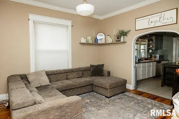 305 W CLARK AVE, Effingham, IL 62401