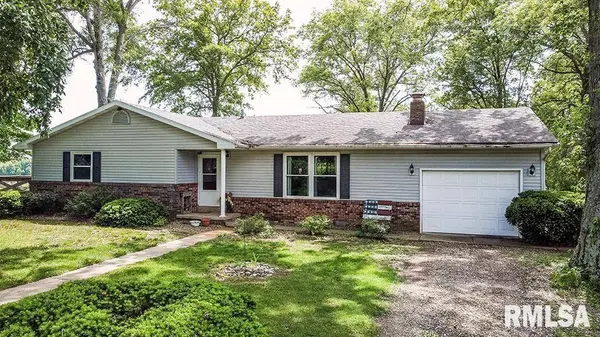 9502 Anglen RD, Farina, IL 62838