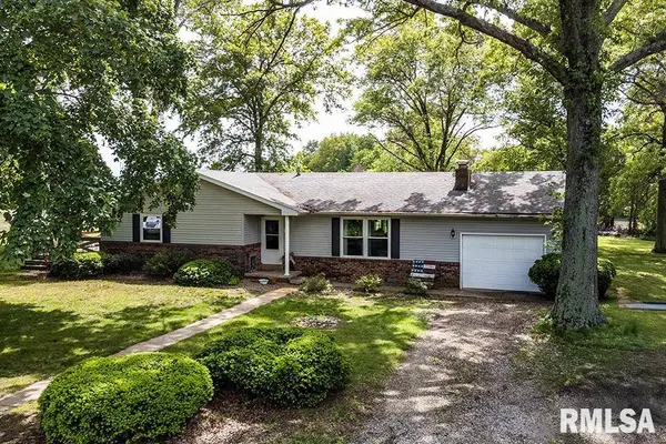 9502 Anglen RD, Farina, IL 62838