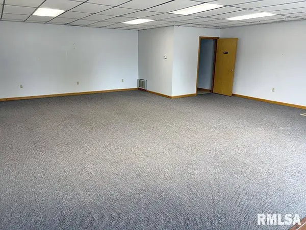 235 CHESTNUT ST, Louisville, IL 62858