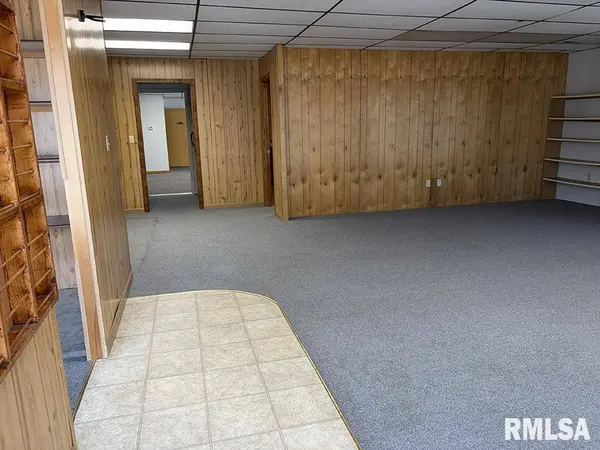 235 CHESTNUT ST, Louisville, IL 62858