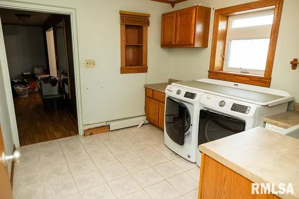 112 S 4TH ST, St Elmo, IL 62458