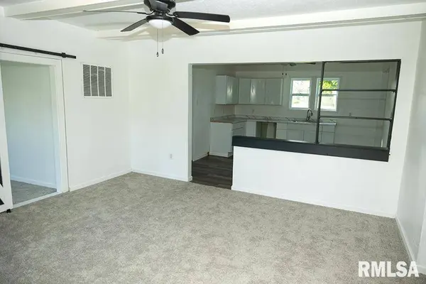 221 E BROADWAY ST, Louisville, IL 62858