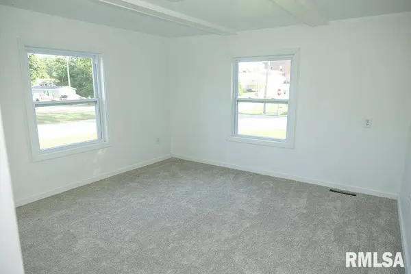 221 E BROADWAY ST, Louisville, IL 62858