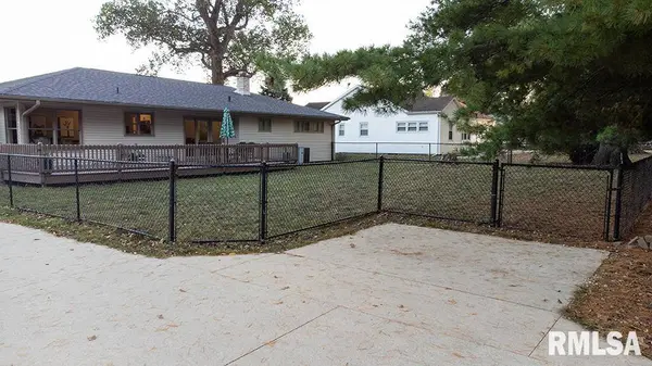 905 N 8TH ST, Vandalia, IL 62471