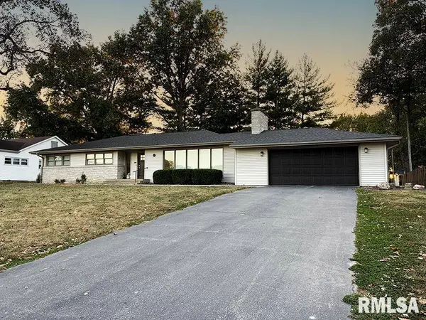 905 N 8TH ST, Vandalia, IL 62471