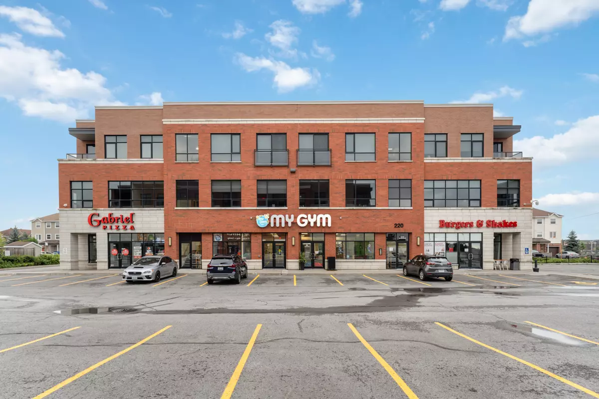 Ottawa, ON K2J 6B6,220 Kennevale Dr #308