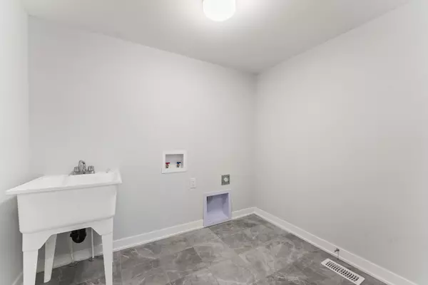 Ottawa, ON K2J 7B2,919 Nova Pvt