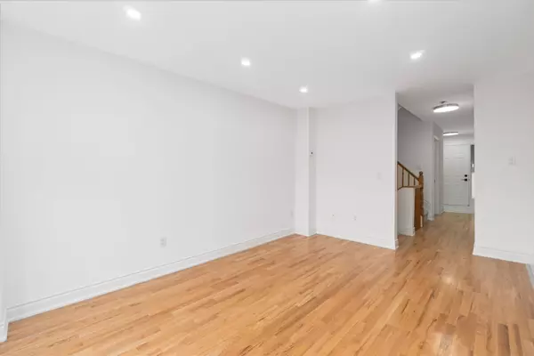 3 A Southpark DR, Blackburn Hamlet, ON K1B 3B8