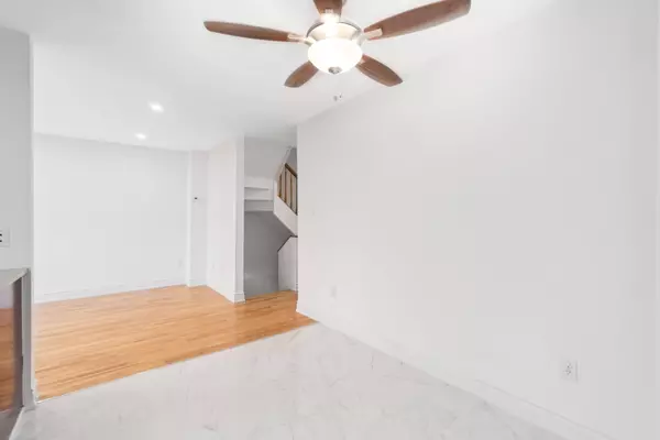 3 A Southpark DR, Blackburn Hamlet, ON K1B 3B8