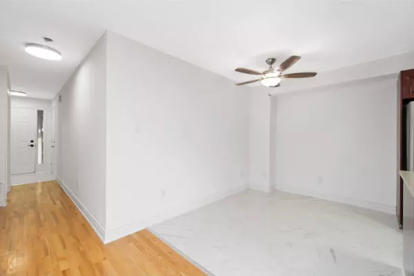 3 A Southpark DR, Blackburn Hamlet, ON K1B 3B8