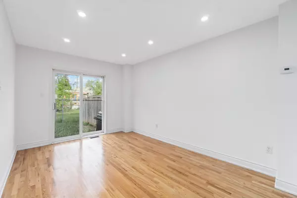 3 A Southpark DR, Blackburn Hamlet, ON K1B 3B8