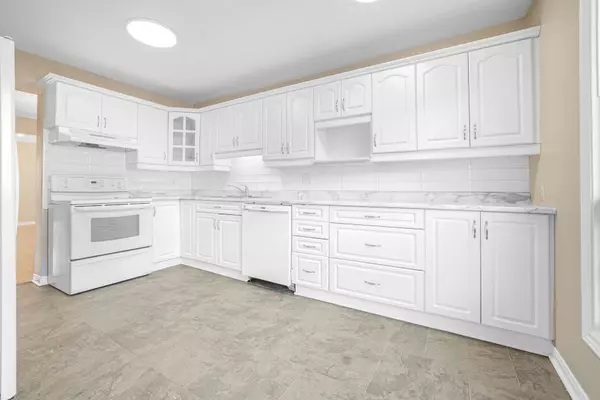 890 Cahill DR W #10, Hunt Club - Windsor Park Village And Area, ON K1V 9A4