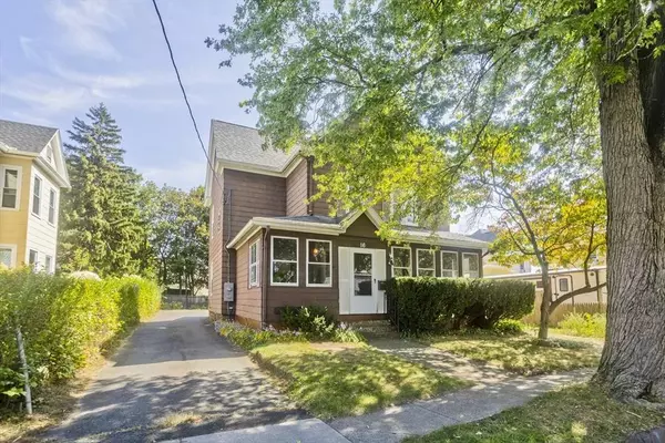 16 Charles St, Holyoke, MA 01040