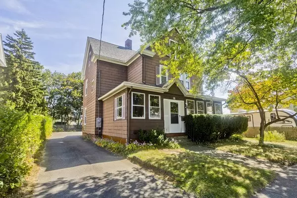 16 Charles St, Holyoke, MA 01040