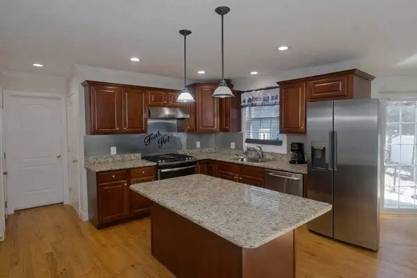 31 Acrebrook Rd, Springfield, MA 01129