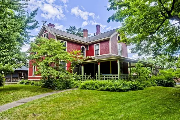 2 Crescent Hl, Springfield, MA 01105