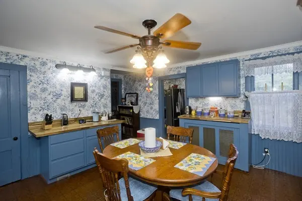 2 Crescent Hl, Springfield, MA 01105