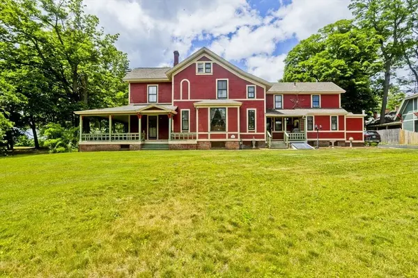 2 Crescent Hl, Springfield, MA 01105