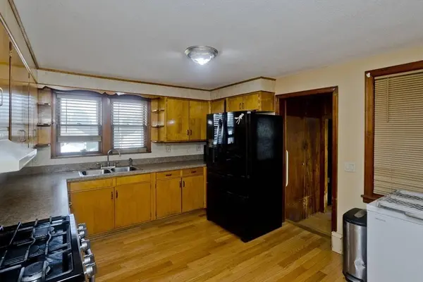 26 Grace St, Chicopee, MA 01020