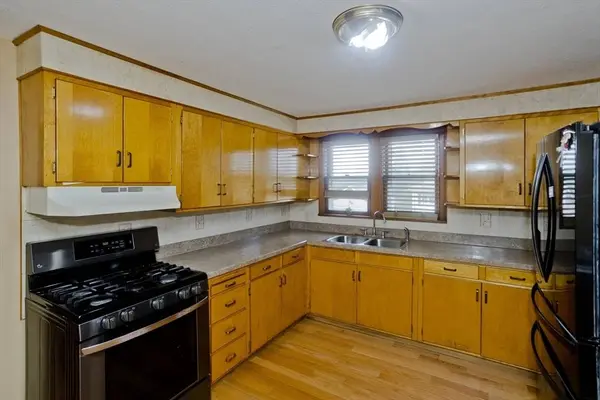 26 Grace St, Chicopee, MA 01020