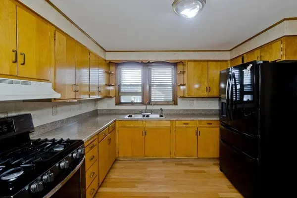 26 Grace St, Chicopee, MA 01020