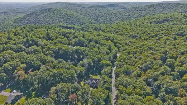 1201 General Knox Rd, Russell, MA 01071