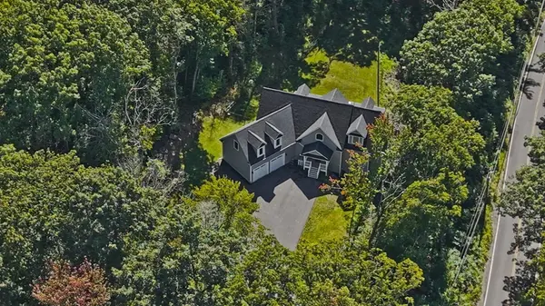 1201 General Knox Rd, Russell, MA 01071