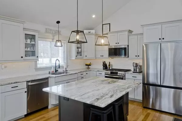 34 Como Dr, Attleboro, MA 02703